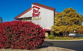 Red Roof Plus Chicago - Hoffman Estates